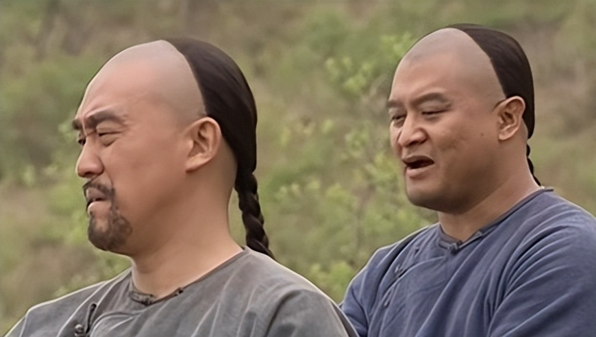 广东女子举手机拍冰雹险被雷劈中,2025澳门资料正版全年免,全面解答解释落实_手机版V9.89